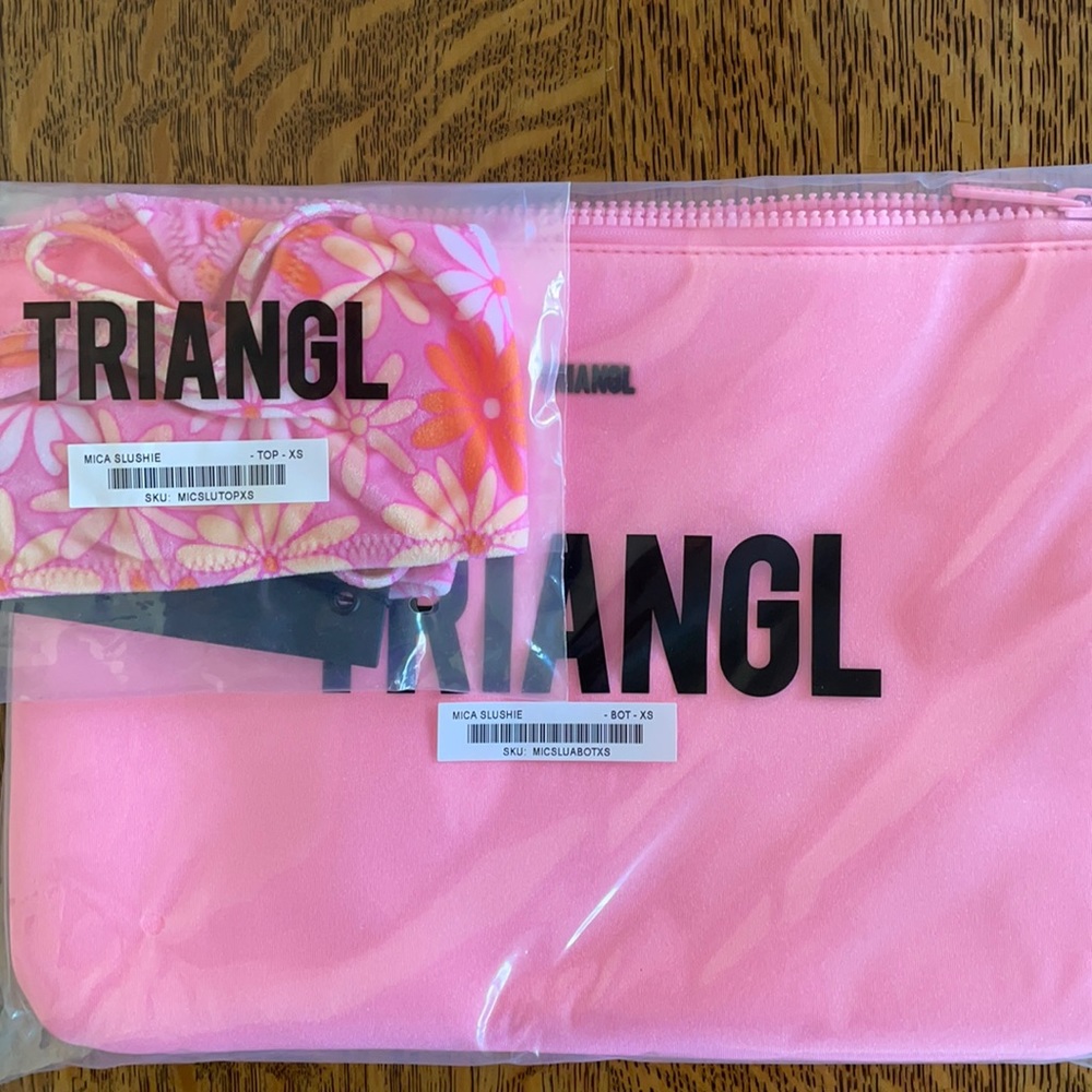 COPY - TRIANGL NWT (never worn or opened) mica set